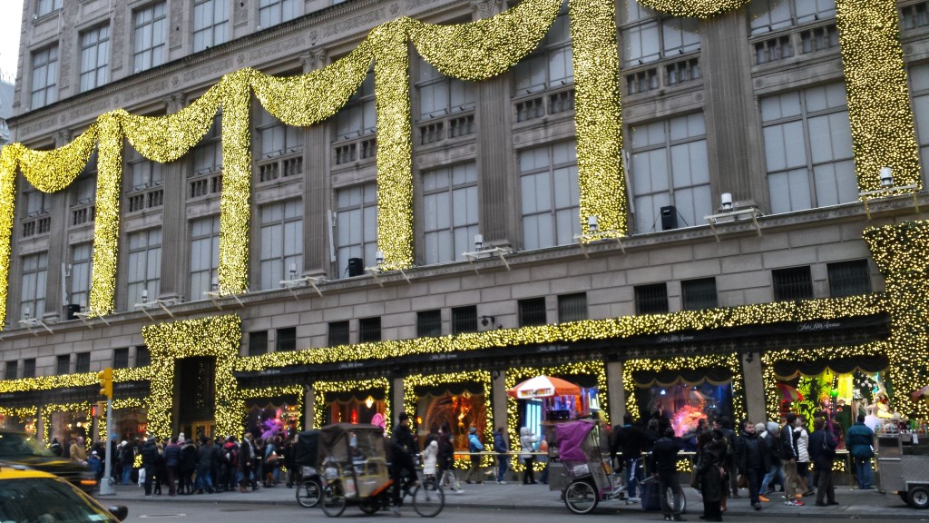 The front of Sak's Fifth Avenue, all decked out in lights.