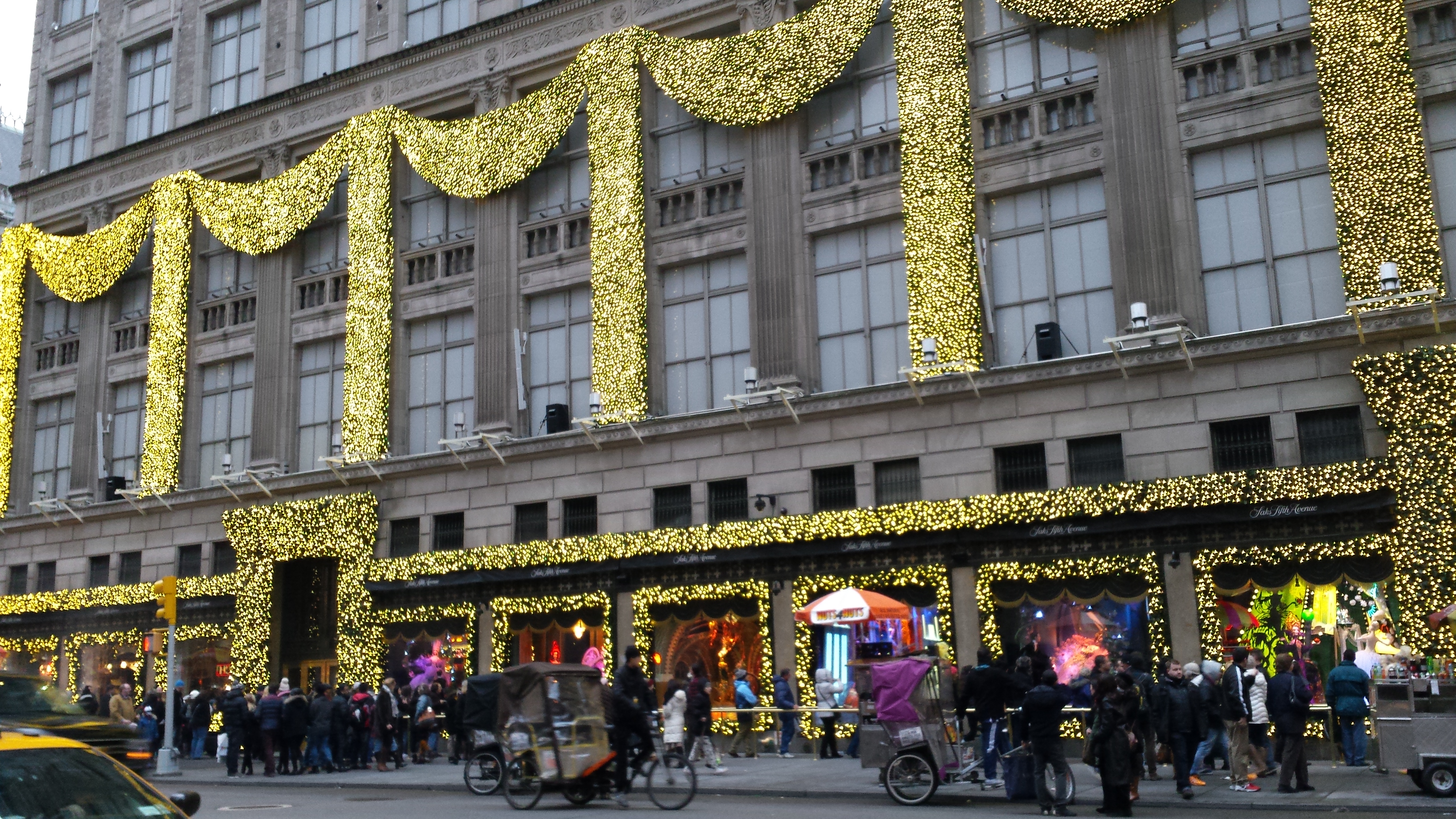 Snow White Saks Fifth Avenue Christmas 2017 window displays